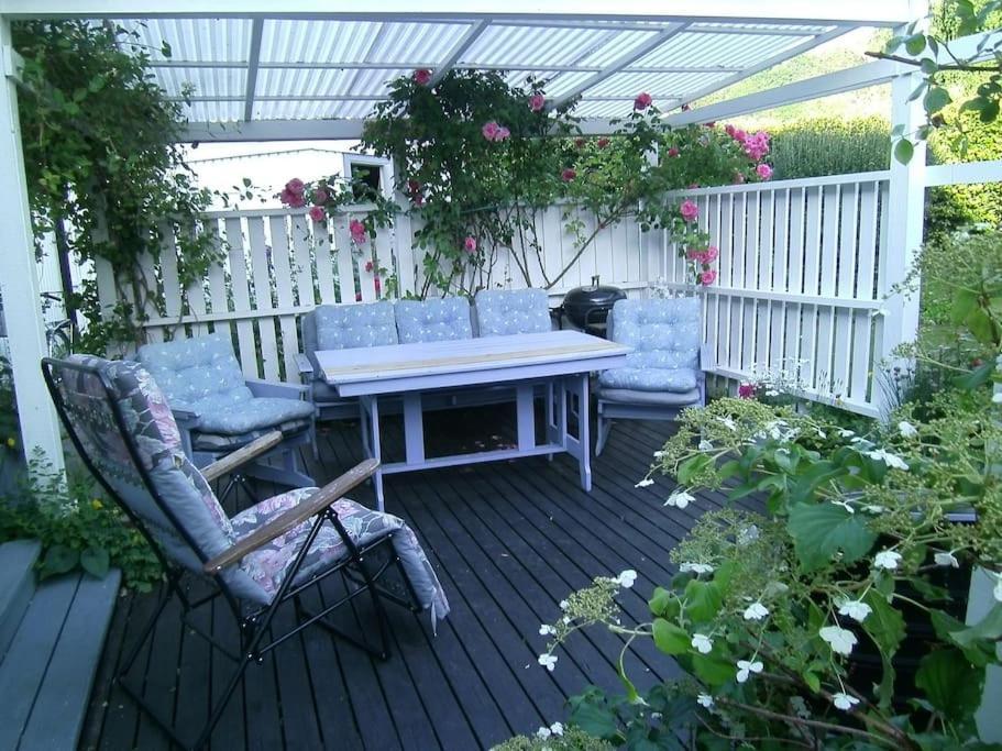 Villa Med Blommande Traedgard, Centralt Båstad Exterior foto